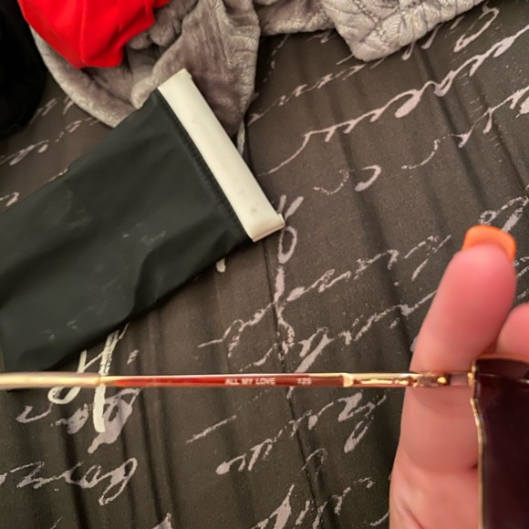 Quay Australia Sunglasses - Picture 3 of 8